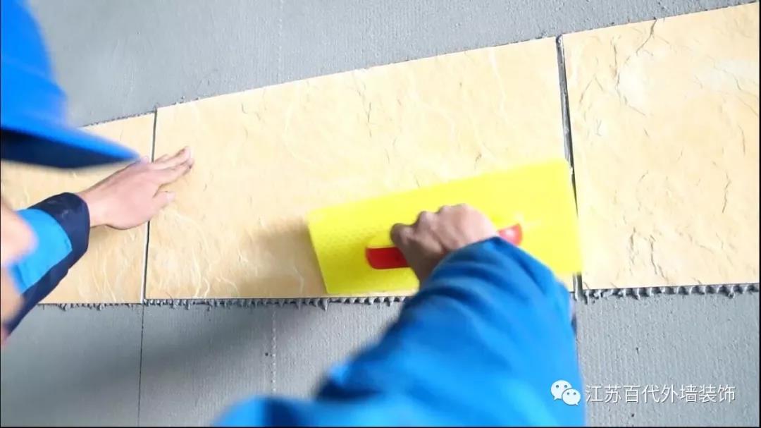 外墻軟瓷磚的怎么粘貼？